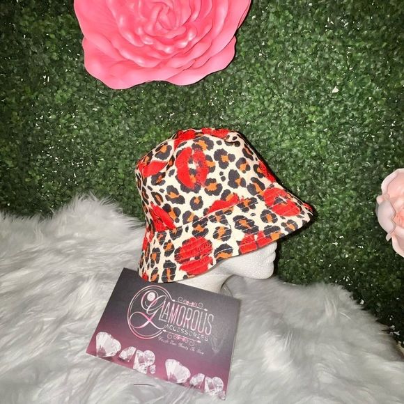 Leopard Lip 💋Bucket Hat - Picture 2 of 4